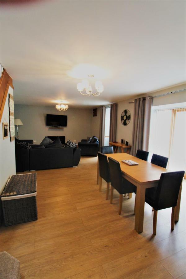 Rose Coach House Villa เพนไดน์ ภายนอก รูปภาพ